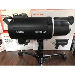 Đèn chụp ảnh Godox DP600III